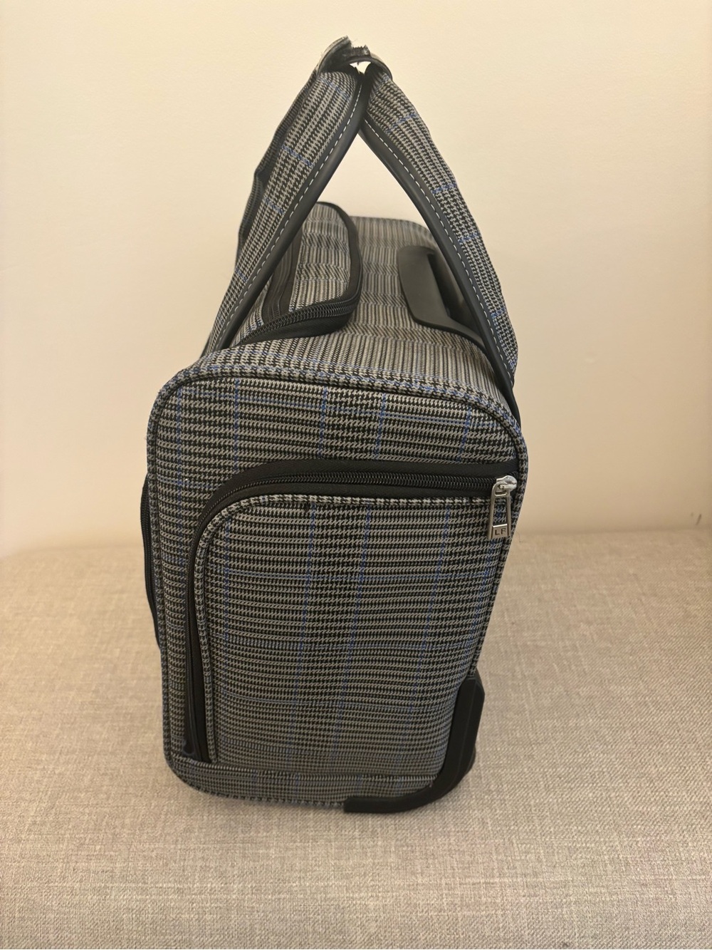 London Fog 15” Under The Seat Bag Cambridge II Collection Black Plaid - Picture 5 of 11